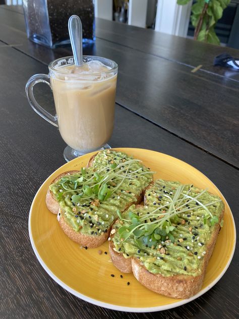 Avocado Toast With Sprouts, Healthy Avocado Toast, Avocado Bagel, Toast Avocado, Avo Toast, Healthy Avocado, Bakery Foods, Bagel Seasoning, Lime Salt