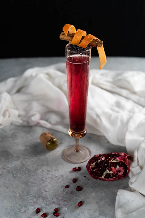 ’Tis the season for bubbly & mulled wine! I combined two classic holiday drinks in this Mulled Wine French 75 with sparkling wine and a mulled spice syrup. Soda Stream Recipes, Mulled Wine Spices, Red Wine Recipe, Sparkling Wine Cocktails, Baking Spices, Prosecco Wine, Buttered Rum, Winter Drink, Gin Lemon