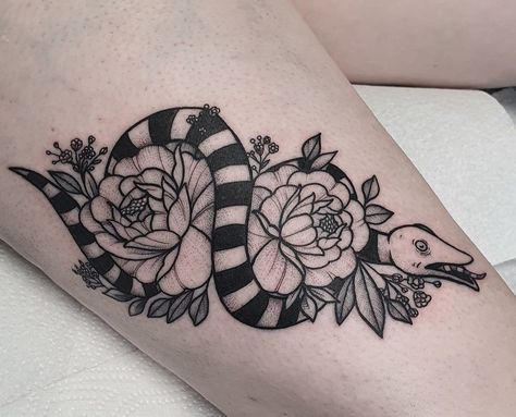 Nightmare Before Christmas Tattoos, Beetlejuice Tattoo, Christmas Tattoos, Traditional Butterfly Tattoo, Tim Burton Tattoo, Jack Tattoo, Mum Tattoo, Tim Burton Beetlejuice, Body Tattoo Design