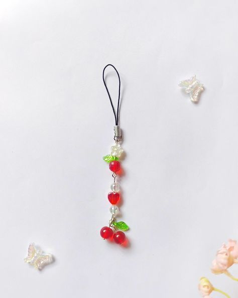 Cherry Phone Charm, Gelang Beads, Cherry Beads, Manik Manik, Fyp Aesthetic, Beaded Necklace Diy, Diy Bracelets Patterns, Phone Lanyard, Beads Bracelet Design