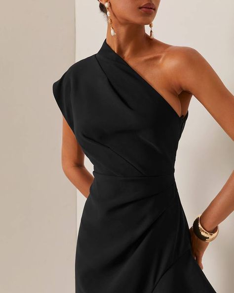 Dress in our one-shoulder black dress. Chic in every step. 🖤✨ 🔍 Item ID: 16233041 🛒Shop by>>https://bit.ly/3x6q6v2 #fehaute #fehautedress #fashion #ootdstyle #womensfashion #boutique #ootd #elegantstyle #dressoftheday #dressesforwomen #Dresses Classic Dress Elegant, Urban Chic Fashion, Instagram Dress, Woman Dress, Night Out Dress, Classy And Fabulous, Classic Dress, Black Dresses, Contemporary Fashion