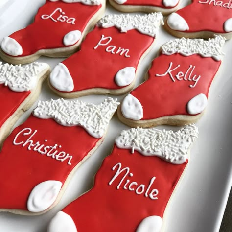 Sarah DeFrancesco on Instagram: “Personalized stockings are always a good idea! #christmascookies #decoratedcookies #calledtobecreative #stockingcookies #sugarcookies…” Christmas Cookies With Names, Christmas Cookies With Names On Them, Name Cookies Decorated, Christmas Cookie With Name, Stocking Christmas Cookies Decorated, Stocking Cookies Decorated Royal Icing, Stocking Cookies, Name Cookies, Christmas Cookie Party