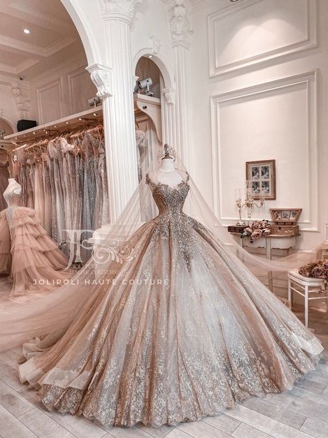 Princess Wedding Dresses Sparkle, Wedding Dress Luxury, Wedding Dress Princess, Big Wedding Dresses, Pretty Quinceanera Dresses, Sparkle Wedding Dress, Pretty Wedding Dresses, Dress Luxury, Exquisite Gowns