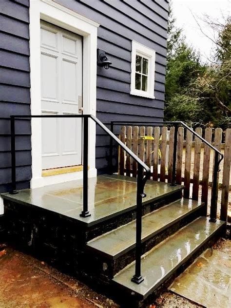 Best 5 Handrails For Stairs Simple #stairs #stairsdesign #design #ideas Iron Railings Outdoor, Exterior Stair Railing, Outdoor Cottage, Exterior Handrail, Iron Stairs, Stairs Railing, Outdoor Stair Railing, Wrought Iron Stair Railing, Wrought Iron Handrail