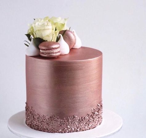 We are loving the beautiful simplicity of this metallic rose gold cake by @jycakedesigns ✨✨ #weddingdessert #weddingcake #rosegoldwedding… Metallic Cake, Rose Gold Wedding Cakes, Rose Gold Cake, Marble Cake, Gold Cake, Pumpkin Spice Cupcakes, Pink Cake, Drip Cakes, Wedding Desserts