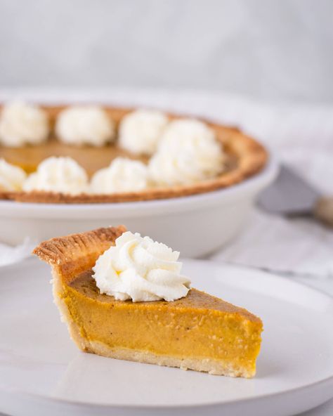 The silkiest, dreamiest keto pumpkin pie EVER. The pumpkin filling is packed with comforting fall flavors and wrapped up in the best flaky low carb coconut flour crust ever. BONUS - this pie dough is sooo easy to work with! Sugar-free Thanksgiving never tasted so good! Pumpkin Pie Crust Recipe, Coconut Flour Pie Crust, Pumpkin Pie Crust, Baking Pumpkin, Low Carb Pumpkin Pie, Perfect Pumpkin Pie, Fun Thanksgiving Desserts, Crustless Pumpkin Pie, Keto Pumpkin Pie