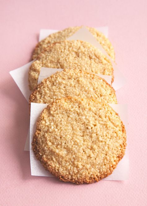 You just need four ingredients and a little elbow grease to make macaron-flavored cookies that are crisp on the edges and chewy in the center. Easiest Cookies, Almond Meal Cookies, Coconut Dessert, Vegan Cookie, Paleo Cookies, Vegan Cookies Recipes, Brownie Desserts, Almond Flour Recipes, Oreo Dessert