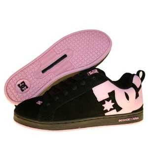 dc<3 Dc Clothes, Dc Shoes Girls, Dc Court Graffik, Dc Shoes Women, Dc Sneakers, Dc Skate Shoes, School Shoes Black, Pretty Shoes Sneakers, Shoes For Girls