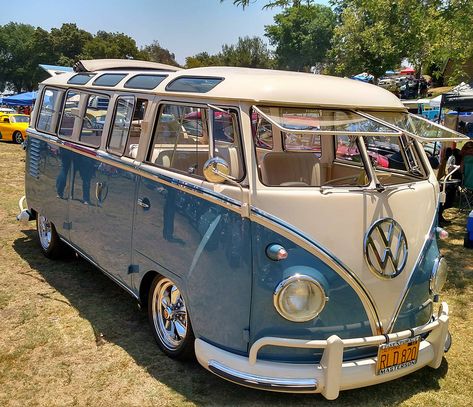 Vw Minibus, Vintage Volkswagen Bus, Kdf Wagen, T1 Bus, Volkswagen Vans, Volkswagen Van, Vintage Vw Bus, Combi Volkswagen, Vw Bus Camper