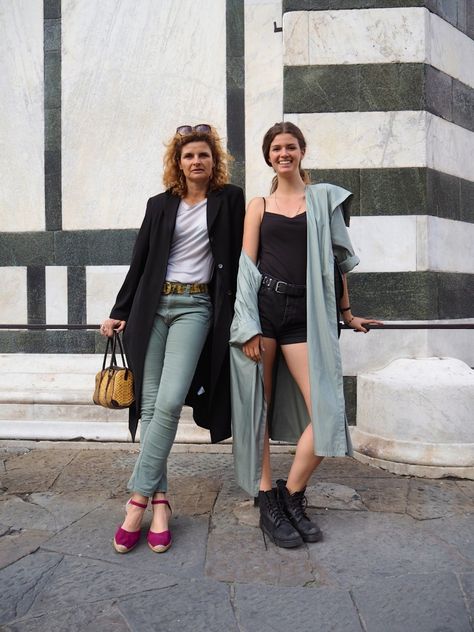 mother and daughter street style ,Florence, Italy #travel #italy Florence Street Style Italy, Florence Fashion Italy, Florence Street Style, Italian Street Fashion, Italy Street Fashion, Italy Street Style, Italian Street Style, Elegant Work Wear, Florence Fashion