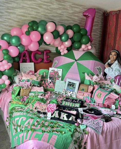 Aka Apparel, Sorority Room, Aka Sorority Gifts, College Goals, Travel Collage, Aka Sorority, College Planning, College Aesthetic, Alpha Kappa Alpha Sorority