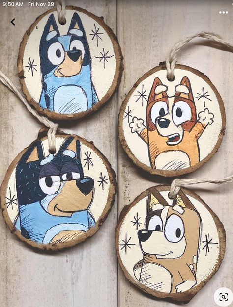 Bluey Ornaments Diy, Painted Wood Christmas Ornaments Diy, Bluey Christmas Ornament, Bluey Christmas Decor, Bluey Ornaments, Hand Painted Wooden Ornaments, Bluey Painting, Wood Ornament Painting Ideas, Paint On Wood Slices