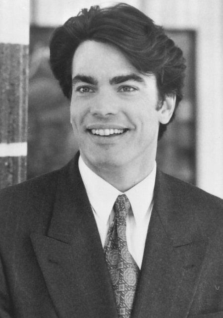 Peter Gallagher in While You Were Sleeping... BEST MOVIE EVER Peter Gallagher, Bill Pullman, Hollywood Pictures, Fictional Men, Historical People, While You Were Sleeping, Guys And Dolls, Attractive People, Pretty Men