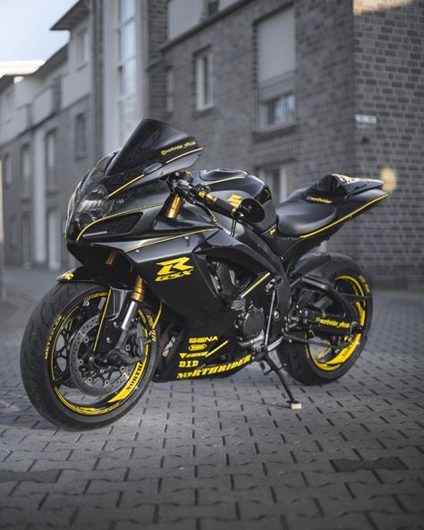 Suzuki Bikes, Suzuki Gsx R, Crotch Rocket, Baby Bike, Pretty Bike, Gsxr 600, Biker Love, Gsxr 750, Bike Pic