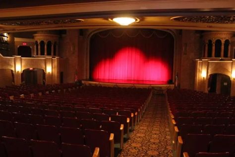 Flickr/ Nicolas Henderson  Watching classic films in a historic theater should be on everyone's bucket list. These historic movie theaters were built with so much love and care, not to mention the art deco style and timeless marquee bring a little bit more magic to the entire experience. Here are 10 of the most iconic historic Texas theaters.  1. Paramount […] The post 10 Historic Theaters in Texas That Take Us Back in Time appeared first on Wide Open Country. Art Deco Theater, Vintage Movie Theater, Style Movie, Historic Theater, Majestic Theatre, Theatre Interior, This Is Us Movie, Small Theatre, Paramount Theater