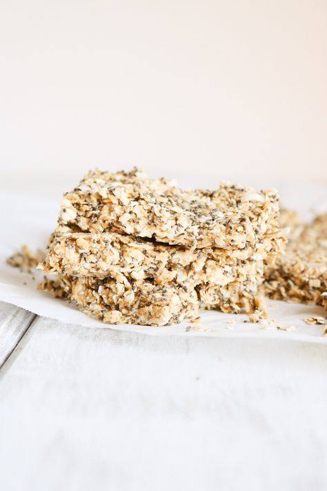 No-Bake, Vegan Breakfast Bars with Nut Butter and Coconut Quinoa Peanut Butter, Crunchy Quinoa, Quinoa Bars, Healthy Quinoa, Healthy Protein Snacks, Quinoa Healthy, Butter Bars, Peanut Butter Bars, Baking Essentials