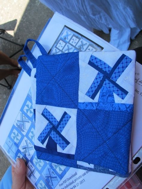 dutch windmill potholders Dutch Windmill Quilt Pattern, Delft Blue Quilt Patterns, Dutch Quilt Pattern, Windmill Quilt Pattern, Whimsical Quilts, Blue And White Quilts, Dutch Quilts, Dutch Quilt, Windmill Quilt