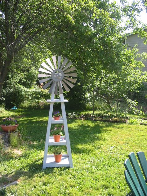 Anyone want to make this for me? Homemade Windmill, Backyard Windmill, Yard Windmill, Wood Windmill, Windmill Diy, Wooden Windmill, Garden Windmill, Windmill Decor, Wood Yard Art