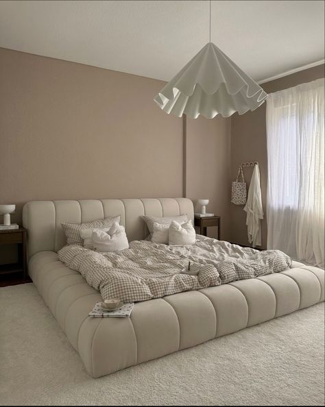 Bubble Bed, White Room Decor, Dream Apartment Decor, Bedroom Decor Cozy, Apartment Decor Inspiration, Bedroom Refresh, Room Makeover Bedroom, Apartment Inspiration, Room Inspiration Bedroom