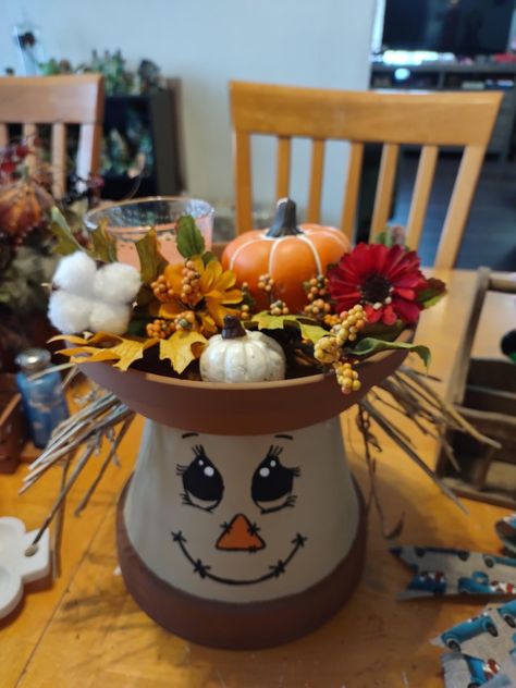 Fall Crafts Decorations, Terra Cotta Pot Crafts Diy, Scarecrow Crafts, Fall Wood Crafts, Fall Pumpkin Crafts, Fall Decor Diy Crafts, Star Tutorial, Terra Cotta Pot Crafts, Thanksgiving Decorations Diy