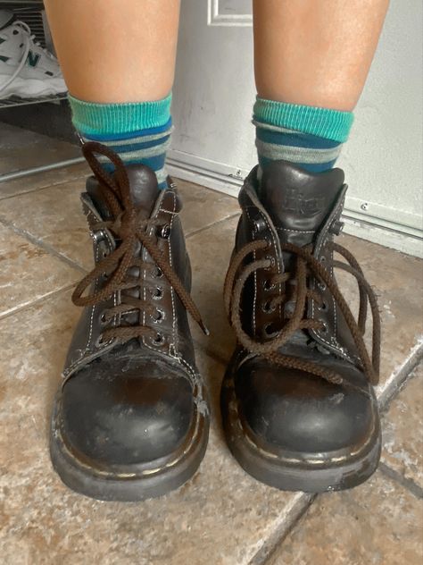 Worn Out Doc Martens, Chunky Brown Doc Martens, Vintage Doc Martens Outfit, Brown Doc Martens Outfit, Brown Doc Martens, Vintage Doc Martens, 6th Form Outfits, Ears Tour, Dm Boots