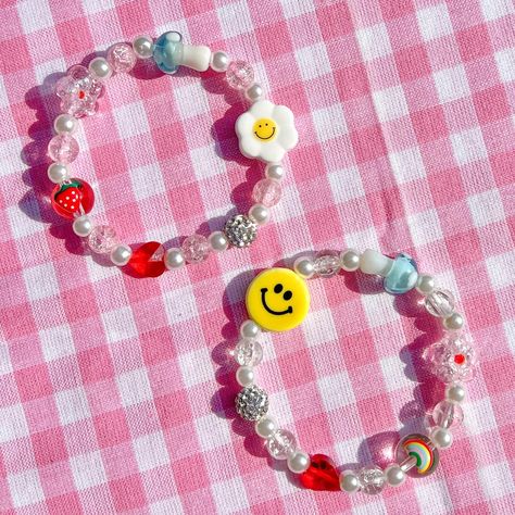 Customize your very own beaded bracelet! You can choose your beads and colors. & let me do the rest! 🌈✨ What beads would you put on your bracelet? Let me know below! 👇🏽 #custombracelets #jewelrymaking #pearlbracelet #braceletmaking #diyjewelry #beadedbracelets Rainbow Smiley Face, Colorful Y2k, Chunky Bracelet, Diy Charm Bracelet, Chunky Bracelets, Chunky Beads, Bracelet Diy, Themed Jewelry, Bracelet Crafts