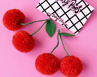 Cherry pom pom Earrings, rockabilly, fruit, tropical, summer, kitsch, retro, harajuku fashion Diy Pompom Earrings, Cherry Pom Pom, Pompom Ideas, Earings Diy Pom Pom, Crochet Boutique, Hot Pink Pom Pom Earrings, Pom Earrings, Pom Crafts, Homemade Earrings