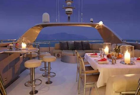 This would truley b the most Romantic Night ever Romantic Dinner Tables, Yacht Photos, Boda Ideas, Luxury Cruise Ship, Boat Wedding, Float Your Boat, Romantic Night, Yacht Design, Wine Parties