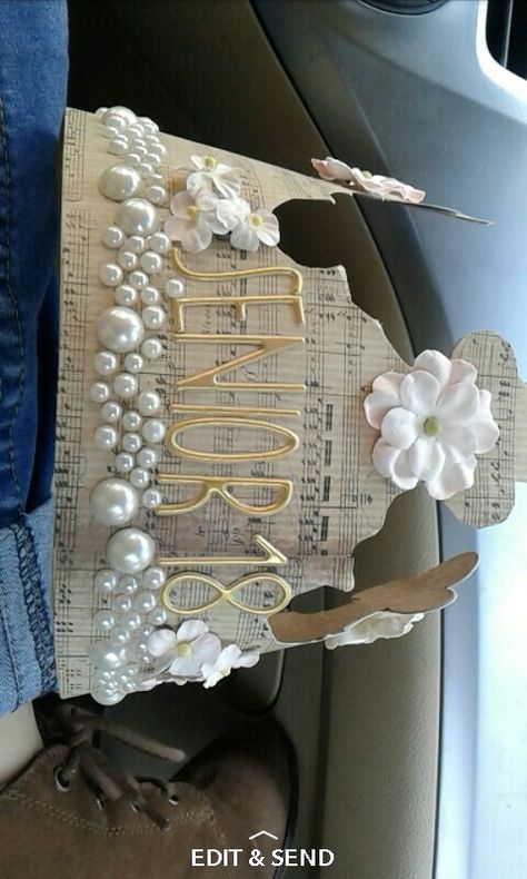 Grad Crown Ideas, Senior Crown Inspiration, Gold Senior Crown Ideas, Junior Crown Ideas, Senior Crown Ideas Taylor Swift, Senior Crown Decoration Ideas, Senior Burger King Crown Ideas, Cute Senior Crown Ideas, Junior J Decoration Ideas Highschool