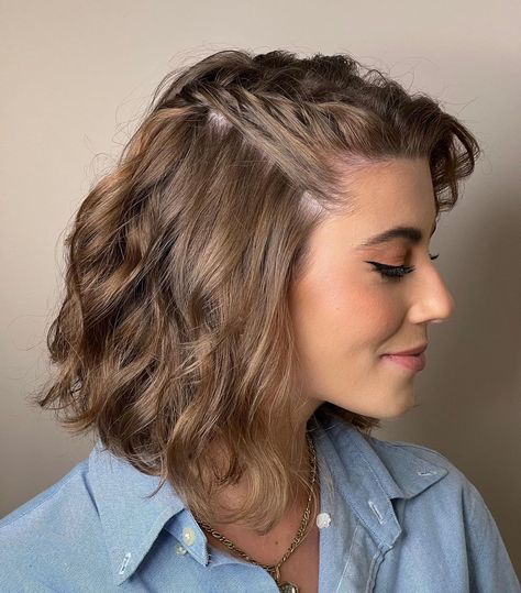 Half-Up Braided Bob for a Wedding Guest Straight Hair Updo, Easy Wedding Guest Hairstyles, Beyonce Hair, Hairstyle Wedding, Guest Hair, Wedding Guest Hairstyles, Athletic Hairstyles, Short Wedding Hair, Curly Bob Hairstyles