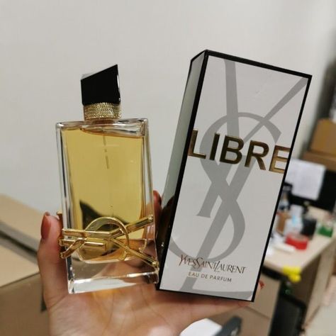 Saint Laurent Libre, Photography Backdrops Diy, Expensive Perfume, Perfume Collection Fragrance, Perfume Scents, Perfume Lover, Smell Goods, Fragrance For Women, Photo Insta