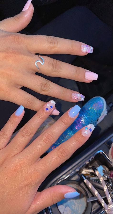 Bff 💖💙 Twinning Nails With Bestie, Bestie Matching Nails Ideas, Bestie Nails Ideas Matching Short, Twin Nails With Bestie, Best Friend Nail Ideas Matching, Matching Nail Sets For Best Friends, Matching Acrylic Nails With Best Friend, Cute Matching Nails For Best Friends, Matching Acrylic Nails For Best Friends