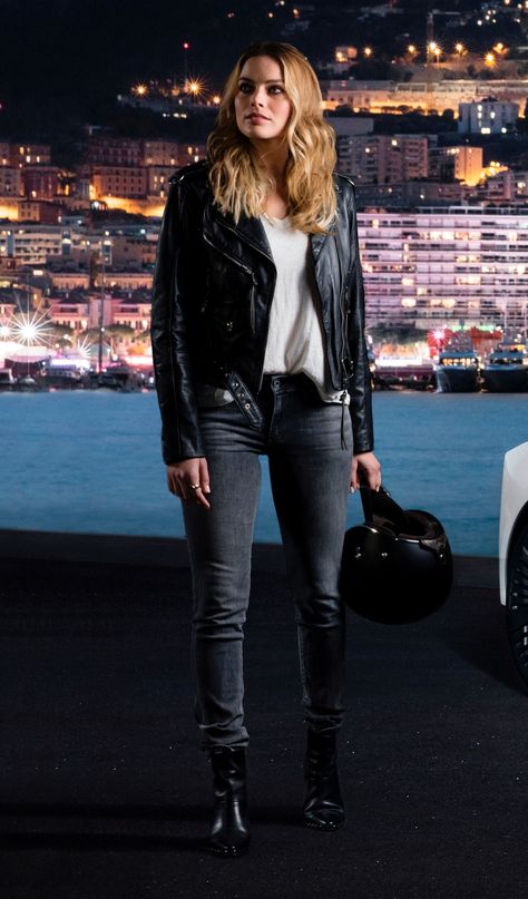 Margot Robbie Outfit, Margot Robbie Style, Margot Robbie Harley Quinn, Margot Robbie Harley, Leather Jacket Girl, Famous Outfits, Margot Robbie, Outfit Inspo Fall, New Face