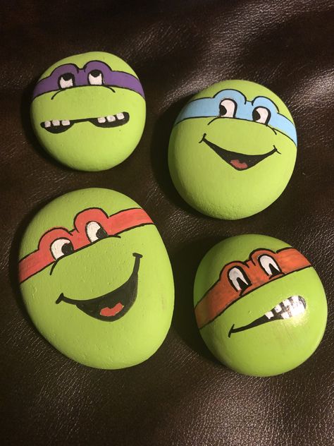 Turtle Painted Rocks, Hand Painted Dressers, Turtle Rock, Garden Rock Art, Rock Painting Ideas, Painted Rocks Kids, Painted Rocks Craft, Painted Rocks Diy, Rock Painting Ideas Easy