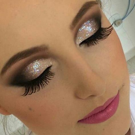 Love her look Dance Competition Makeup, 1970s Makeup, Competition Makeup, Bridal Eye Makeup, Dance Makeup, Glitter Eye Makeup, Makijaż Smokey Eye, Salon Hair, Photo Makeup