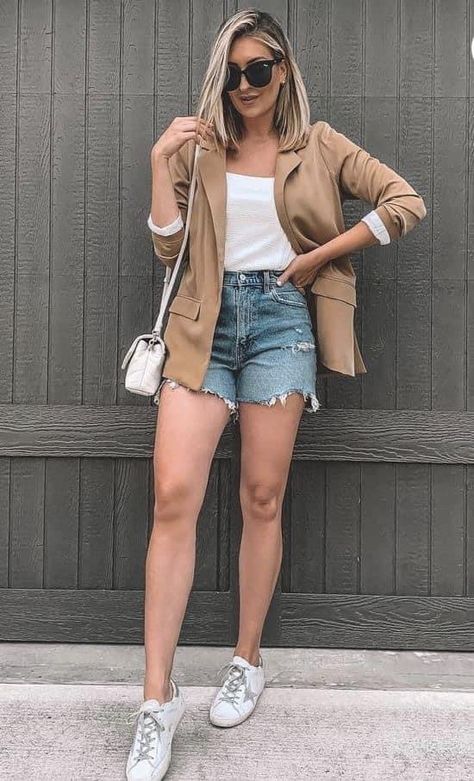 Casual Blazer Outfit Women, Outfits For Short Women Curvy, Outfits For Short Women, How To Wear Blazers, Casual Beach Dress, Blazer Outfits Casual, Celebrity Casual Outfits, Color Combos Outfit, Blazer Outfits For Women