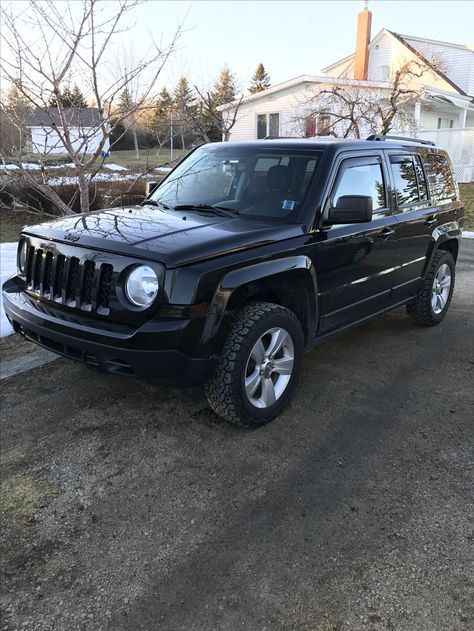 Jeep Patriot Aesthetic, Jeep Patriot Lifted, Jeep Aesthetic, Lifted Jeeps, Used Jeep, Jeep Ideas, Car Deco, Black Jeep, Lifted Jeep