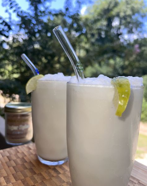 Mexican Lemonade, Brazilian Drinks, Brazilian Limeade, Brazilian Drink, Brazilian Lemonade, Limeade Recipe, Harry Style, Brazil Travel, Homemade Drinks