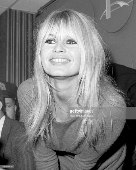 News Photo : Brigitte Bardot greets the press a Kennedy... Bardot Haircut, Bardot Updo, Bridget Bardot Bangs, Bardot Hairstyle, Bardot Fringe, Fringe Wispy, Bridget Bardot Hair, Face Bangs, Bangstyle Hair