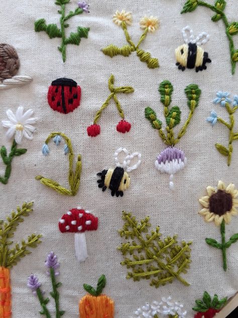 Gardening Embroidery, Thread Embroidery Designs, Embroidered Garden, Cottagecore Crafts, Embroidery Hoop Art Diy, Embroidery Patchwork, Garden Embroidery, Mushroom Crafts, Macrame Wall Hanging Diy