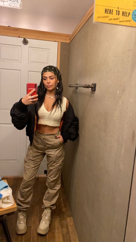 Tinashe Concert Outfit, Cute Outfits With Bandanas, Chain Belt Outfit Street Styles, 90s Bandana Outfit, Bandana Outfits For Women, Hozier Outfit, Bandana Outfit, Fashion Expression, Food Fest