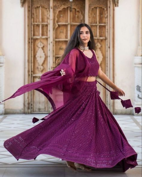 Purple Chikankari Lehenga, Lehenga Accessories, Indian Bridesmaid Outfits, Lehenga Patterns, Shaadi Vibes, Lehenga Purple, Lehenga Inspiration, Choli Blouse Design, Purple Lehenga