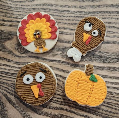 Buttercream Thanksgiving Cookies, Thanksgiving Sugar Cookies Buttercream, Thanksgiving Cookies Buttercream, Circle Thanksgiving Sugar Cookies, Thanksgiving Cut Out Cookies, Turkey Decorated Cookies, Fall Buttercream Cookies, Thanksgiving Sugar Cookies Decorated, Thanksgiving Sugar Cookies