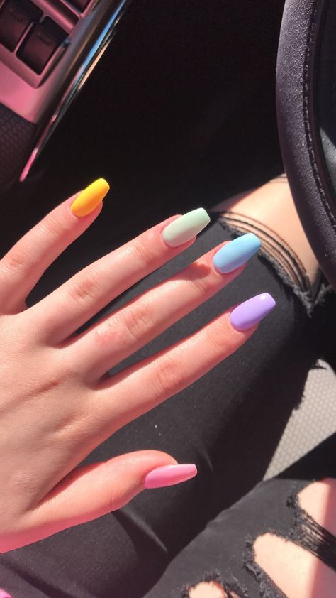 5 Different Color Nails Summer, Basic Colorful Nails, Cute Nails Multi Color, Every Other Nail Color, Pastel Nails Different Colors, Multi Colored Acrylic Nails, Multicolour Nail Art, Spring Nails Different Colors, Pastel Nails Simple