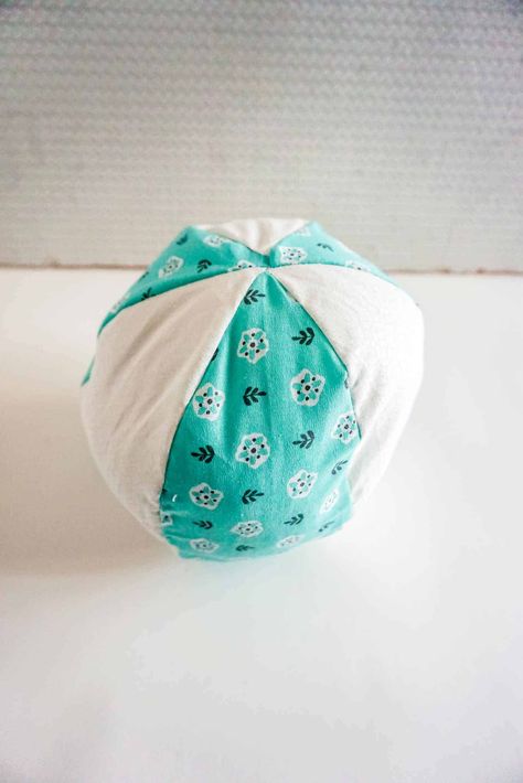 Puzzle Ball Pattern, Operation Christmas Child Shoebox, Printable Fabric, Fabric Balls, Toy Sewing, Beginner Sewing, Beginner Sewing Projects Easy, Diy Sewing Pattern, Sewing Dolls