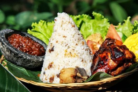 Nasi Liwet Sunda Komplit, Gurih Pulen dan Enak Food Europe, Ayam Bakar, Indonesian Cuisine, Easy Cooking Recipes, Indonesian Food, Culinary Recipes, Flavorful Recipes, Pavlova, Recipe Collection