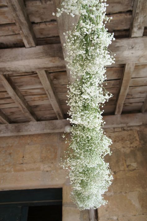 gypsophila decoration ... Naawwww isnt that cccuuuttteee. Grey Centerpieces, June Decor, Garden Wedding Ceremony Decorations, Burgundy Bridesmaids, Mountain Wedding Decor, Daisy Wedding Flowers, Flowers Lilac, Gypsophila Wedding, Flowers Eucalyptus