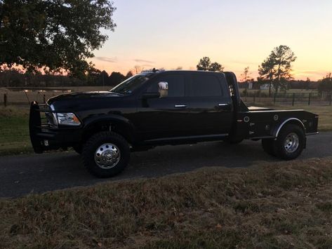 Dodge 3500 Dually Flatbed, Ram 3500 Dually Flatbed, Flatbed Dually, Dually Flatbed, Dodge Trucks Lifted, Squatted Trucks, Ram 3500 Dually, Beyblade Toys, Dodge Ram Diesel