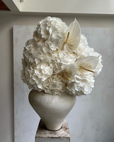 Flower Arrangements Ideas, Winter Bridal Bouquets, Nyc Hotel, Hotel Flowers, Bridal Bouquet Peonies, Bridal Bouquet Fall, Unique Flower Arrangements, Rose Centerpieces, Flower Vase Arrangements