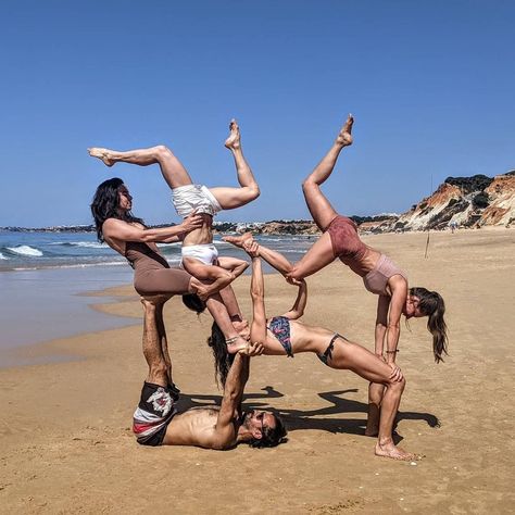 Acro Poses Single, Acrobatic Poses, Acro Tricks, Trapeze Circus, Artistic Poses, Dance Tricks, Partner Acrobatics, Acro Yoga Poses, Acro Dance